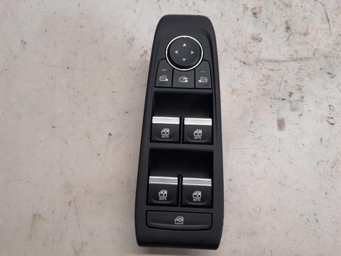 Usados Interruptor de ventanilla eléctrica Renault Austral 1.2 Mild Hybrid Advanced 130 Precio € 157,50 Norma de margen ofrecido por Reclycar De Boer BV