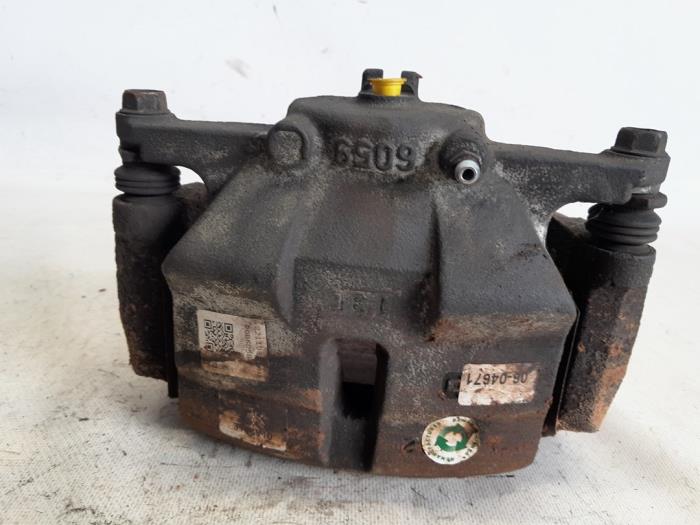 Gebrauchte Bremszange links vorne Nissan Qashqai (J10) 1.5 dCi DPF Preis € 31,50 Margenregelung angeboten von Reclycar De Boer BV