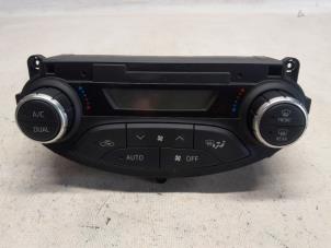 Usagé Panneau de commandes chauffage Toyota Yaris III (P13) 1.5 16V Hybrid Prix sur demande proposé par Reclycar De Boer BV