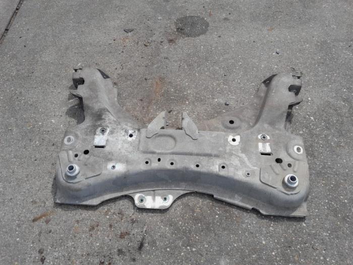 Used Subframe Renault Clio IV (5R) 0.9 Energy TCE 90 12V Price € 42,00 Margin scheme offered by Reclycar De Boer BV