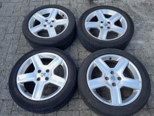Używane Zestaw felg sportowych + opony Peugeot 307 CC (3B) 2.0 16V Cena na żądanie oferowane przez Reclycar De Boer BV