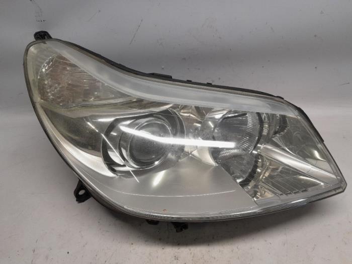 Używane Reflektor prawy Citroen C5 II Berline (RC) 2.0 16V Cena € 210,00 Procedura marży oferowane przez Reclycar De Boer BV