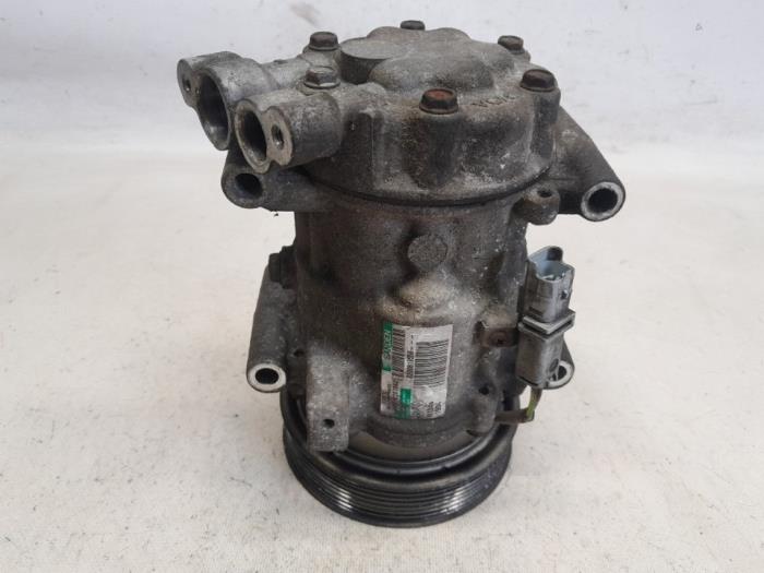 Usagé Pompe clim Renault Clio III (BR/CR) 1.2 16V 75 Prix € 78,75 Règlement à la marge proposé par Reclycar De Boer BV