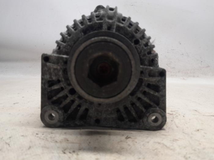 Begagnade Dynamo Renault Megane II (BM/CM) 1.6 16V Pris € 36,75 Marginaltabell erbjuds av Reclycar De Boer BV