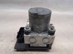 ABS-pump från en Peugeot 308 (4A/C) 1.6 16V THP 155 2011