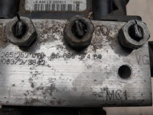 ABS-pump från en Peugeot 308 (4A/C) 1.6 16V THP 155 2011