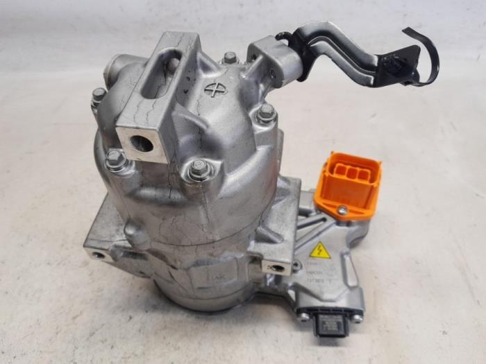 Usagé Pompe clim Renault Austral 1.2 Mild Hybrid Advanced 130 Prix € 735,00 Règlement à la marge proposé par Reclycar De Boer BV