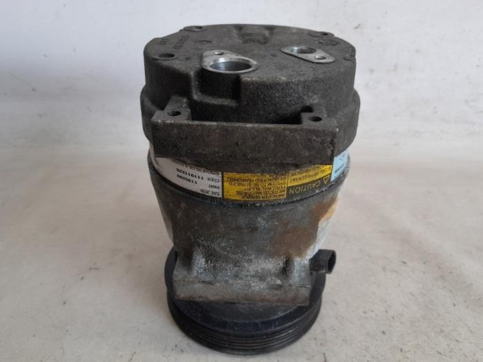 Used Air conditioning pump Renault Scénic I (JA) 1.6 16V Price € 52,50 Margin scheme offered by Reclycar De Boer BV