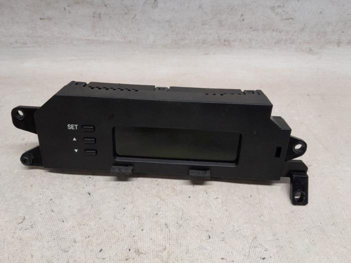 Begagnade Innerdisplay Hyundai i20 1.2i 16V Pris € 31,50 Marginaltabell erbjuds av Reclycar De Boer BV