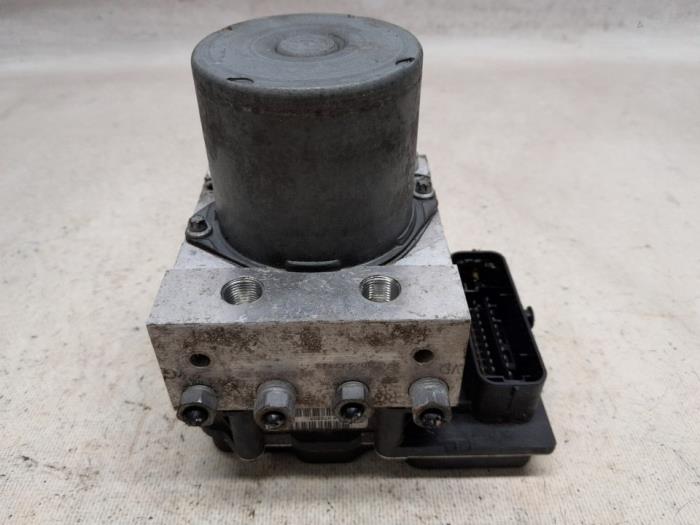 Begagnade ABS-pump Citroen C4 Picasso (UD/UE/UF) 1.8 16V Pris € 52,50 Marginaltabell erbjuds av Reclycar De Boer BV