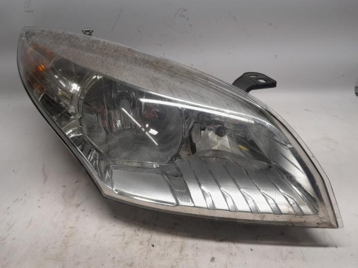 Używane Reflektor prawy Renault Megane III Grandtour (KZ) 1.4 16V TCe 130 Cena € 105,00 Procedura marży oferowane przez Reclycar De Boer BV