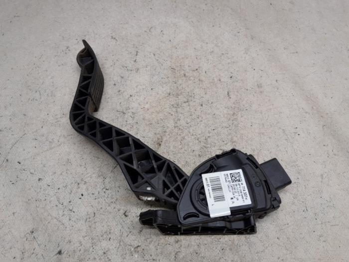 Gaspedalsensor från en Peugeot 208 I (CA/CC/CK/CL) 1.6 Blue HDi 75 2018