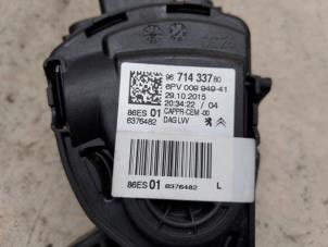 Gaspedalsensor från en Peugeot 208 I (CA/CC/CK/CL) 1.6 Blue HDi 75 2018
