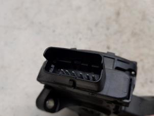 Gaspedalsensor från en Peugeot 208 I (CA/CC/CK/CL) 1.6 Blue HDi 75 2018