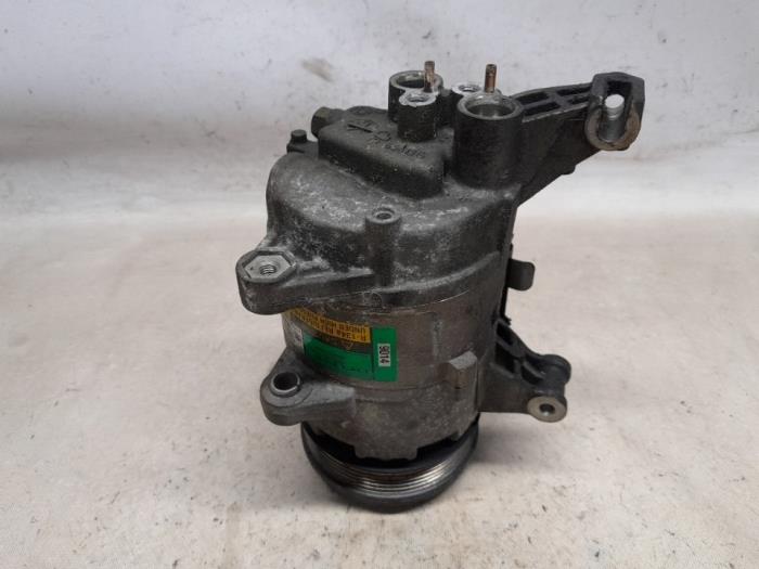 Usagé Pompe clim BMW Mini (R50/53) 1.6 16V One Prix € 48,30 Règlement à la marge proposé par Reclycar De Boer BV
