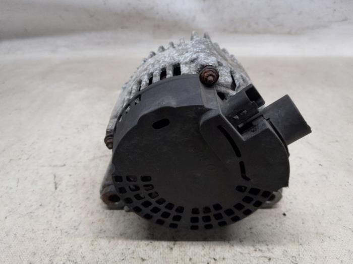 Dynamo d'un Peugeot 208 I (CA/CC/CK/CL) 1.2 Vti 12V PureTech 82 2014