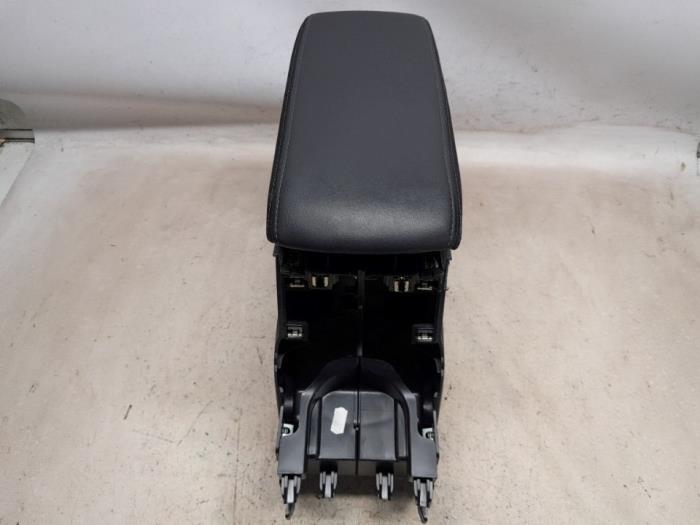 Begagnade Armstöd Peugeot 208 II (UB/UH/UP) 1.2 Vti 12V PureTech 100 Pris € 52,50 Marginaltabell erbjuds av Reclycar De Boer BV