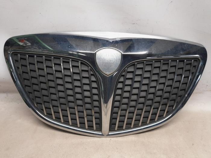Używane Grill Lancia Ypsilon (843) 1.2 Cena € 42,00 Procedura marży oferowane przez Reclycar De Boer BV