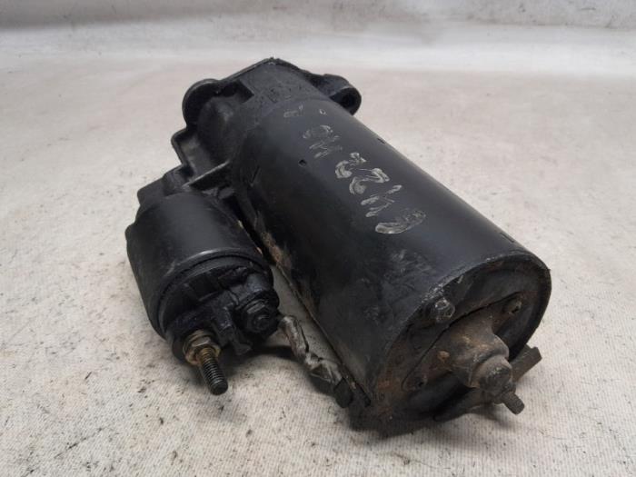 Anlasser van een Volkswagen Passat (3B3) 1.9 TDI 130 2003