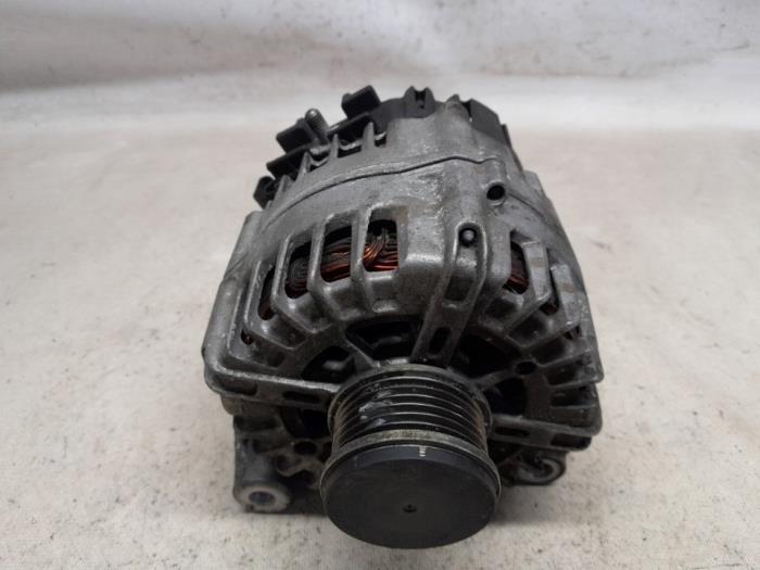 Usagé Dynamo BMW 3 serie Touring (F31) 320d 2.0 16V Prix € 63,00 Règlement à la marge proposé par Reclycar De Boer BV