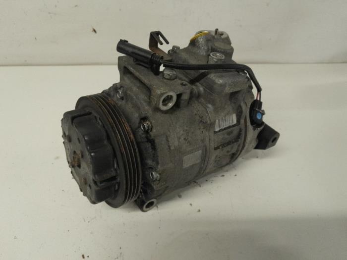Usagé Pompe clim BMW 7 serie (E65/E66/E67) 735i,Li 3.6 V8 32V Prix € 131,25 Règlement à la marge proposé par Reclycar De Boer BV