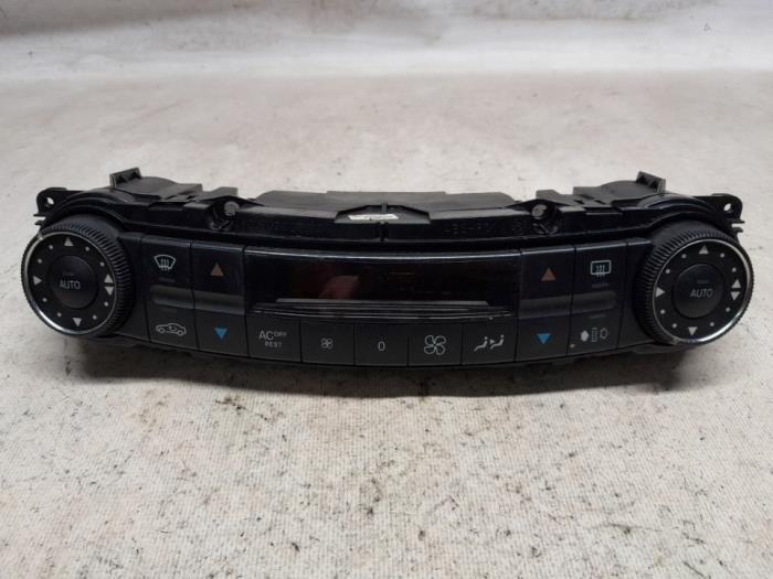 Begagnade Värmekontrollpanel Mercedes E (W211) 2.6 E-240 V6 18V Pris € 63,00 Marginaltabell erbjuds av Reclycar De Boer BV