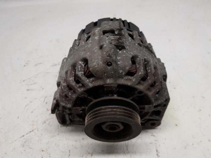 Begagnade Dynamo Renault Clio II (BB/CB) 1.2 16V Pris € 26,25 Marginaltabell erbjuds av Reclycar De Boer BV
