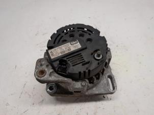 Dynamo van een Renault Clio II (BB/CB) 1.2 16V 2004
