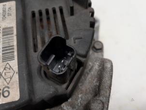 Dynamo van een Renault Clio II (BB/CB) 1.2 16V 2004