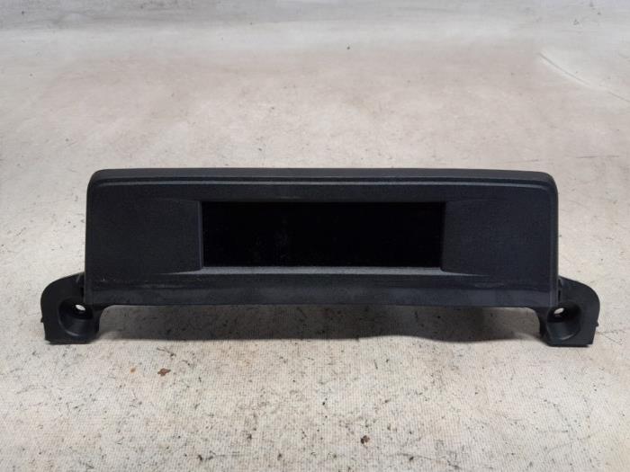 Begagnade Innerdisplay Peugeot 3008 II (M4/MC/MJ/MR) 1.2 12V e-THP PureTech 130 Pris € 131,25 Marginaltabell erbjuds av Reclycar De Boer BV