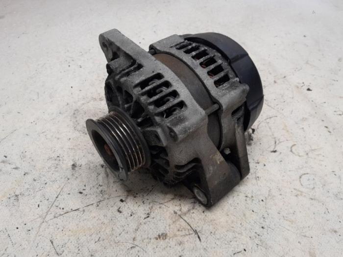 Usagé Dynamo Suzuki Alto 1.0 12V Prix € 36,75 Règlement à la marge proposé par Reclycar De Boer BV