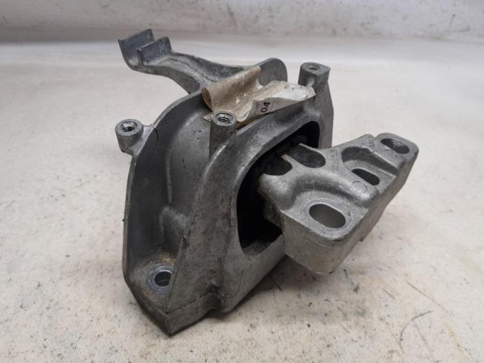 Used Engine mount Volkswagen T-Roc I 1.5 TSI Evo BMT 16V Price € 52,50 Margin scheme offered by Reclycar De Boer BV