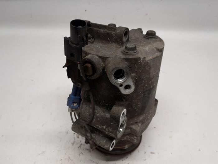 Usagé Pompe clim Peugeot 4007 (VU/VV) 2.4 16V Prix € 73,50 Règlement à la marge proposé par Reclycar De Boer BV