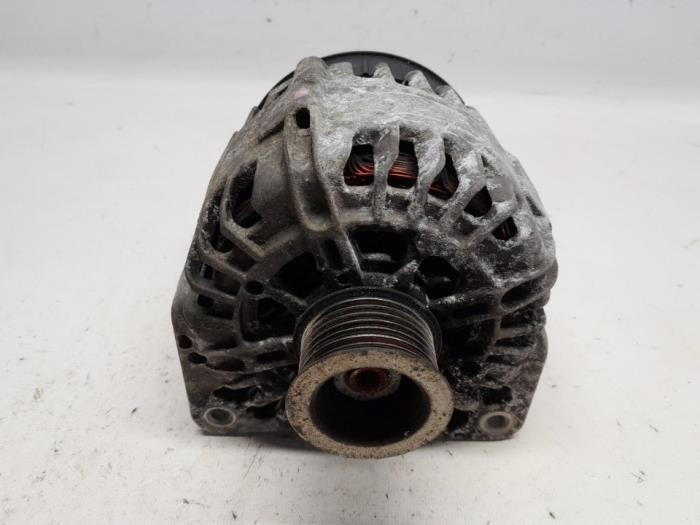 Usagé Dynamo Renault Espace (JK) 2.0 16V Turbo Prix € 210,00 Règlement à la marge proposé par Reclycar De Boer BV
