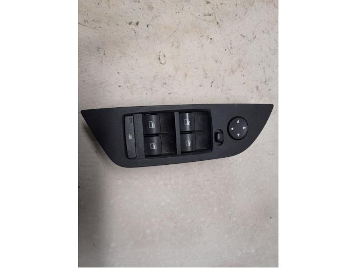 Usados Interruptor de ventanilla eléctrica BMW X1 (E84) xDrive 18d 2.0 16V Precio € 47,25 Norma de margen ofrecido por Reclycar De Boer BV