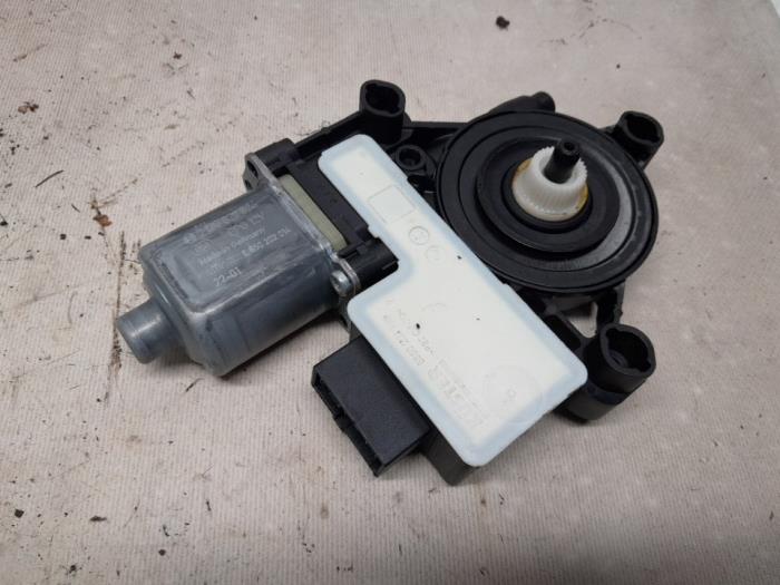 Usados Motor de ventanilla de puerta Volkswagen T-Roc I 1.5 TSI Evo BMT 16V Precio € 21,00 Norma de margen ofrecido por Reclycar De Boer BV