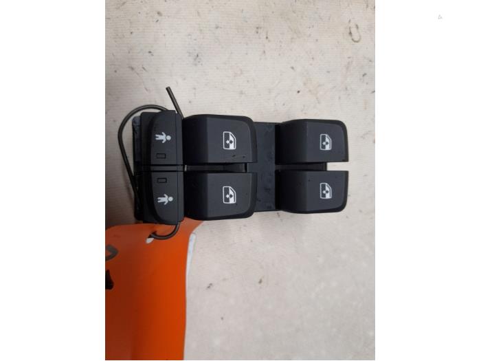 Usados Interruptor de ventanilla eléctrica Audi Q2 (GAB/GAG) 2.0 30 TDI 16V Precio € 26,25 Norma de margen ofrecido por Reclycar De Boer BV