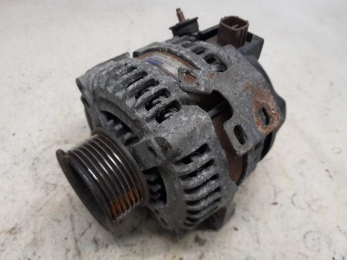 Gebrauchte Dynamo Toyota Avensis Verso (M20) 2.0 16V VVT-i D-4 Preis € 42,00 Margenregelung angeboten von Reclycar De Boer BV