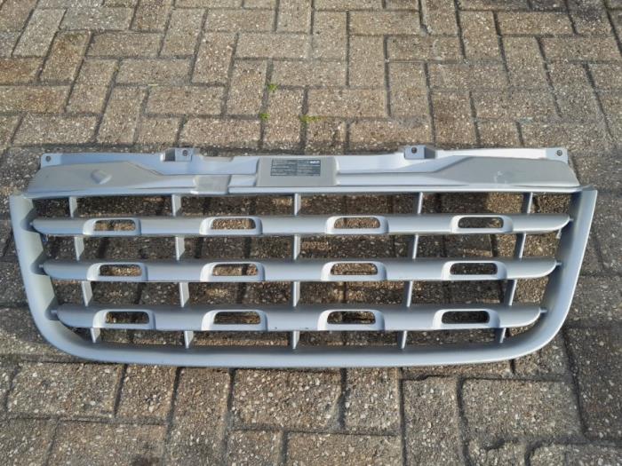 Begagnade Grill Renault Master III (ML) 2.3 dCi 16V Pris € 78,75 Marginaltabell erbjuds av Reclycar De Boer BV