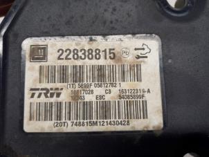 ABS Pumpe van een Opel Insignia 2.0 CDTI 16V 130 Ecotec 2013