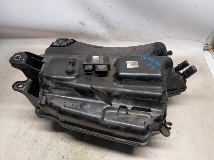 Gebrauchte Adblue Tank Skoda Octavia Combi (NXAC) 2.0 TDI GreenTec 16V Preis € 288,75 Margenregelung angeboten von Reclycar De Boer BV