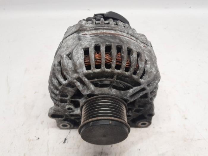 Begagnade Dynamo Volkswagen Touareg (7LA/7L6) 3.2 V6 24V Pris € 105,00 Marginaltabell erbjuds av Reclycar De Boer BV