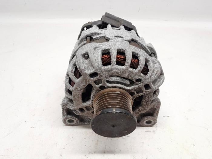 Begagnade Dynamo Renault Clio IV (5R) 0.9 Energy TCE 90 12V Pris € 36,75 Marginaltabell erbjuds av Reclycar De Boer BV