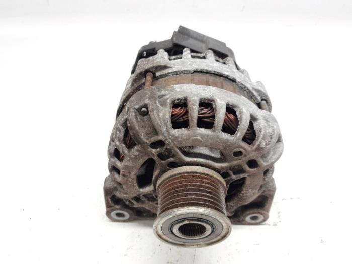 Begagnade Dynamo Renault Clio IV (5R) 0.9 Energy TCE 90 12V Pris € 36,75 Marginaltabell erbjuds av Reclycar De Boer BV