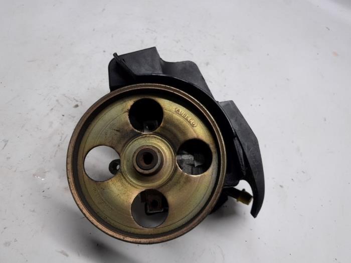 Usagé Pompe de direction Peugeot 206 (2A/C/H/J/S) 1.4 XR,XS,XT,Gentry Prix € 52,50 Règlement à la marge proposé par Reclycar De Boer BV