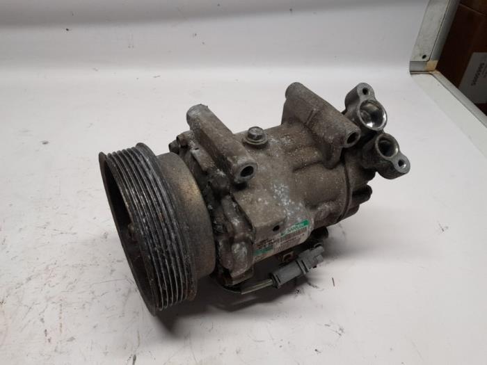 Usagé Pompe clim Renault Clio III (BR/CR) 1.2 16V 75 Prix € 78,75 Règlement à la marge proposé par Reclycar De Boer BV