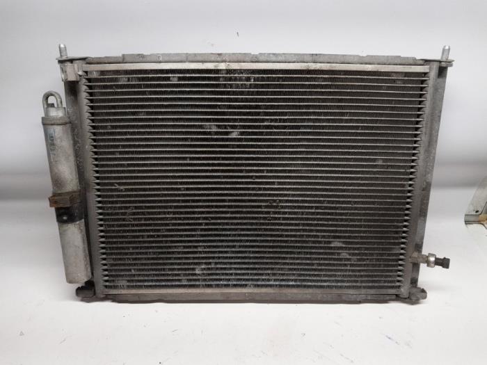 Usagé Radiateur Renault Clio III (BR/CR) 1.2 16V 75 Prix € 78,75 Règlement à la marge proposé par Reclycar De Boer BV