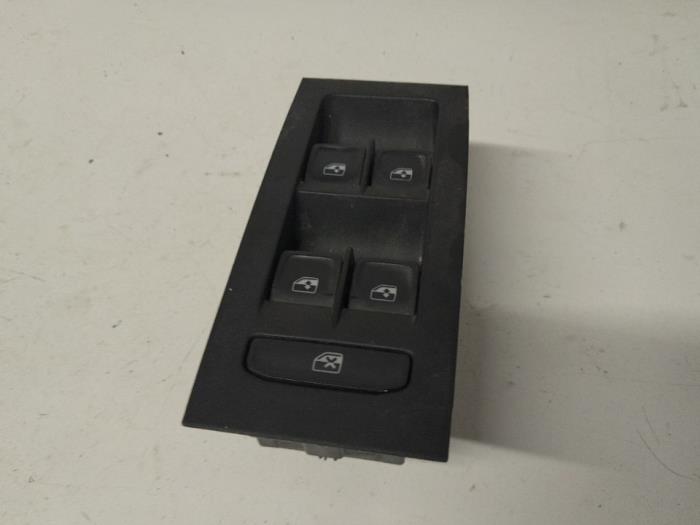 Usados Interruptor de ventanilla eléctrica Skoda Octavia Combi (5EAC) 1.6 TDI 16V Precio € 36,75 Norma de margen ofrecido por Reclycar De Boer BV
