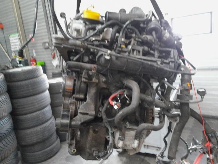 Usados Motor Renault Clio IV Estate/Grandtour (7R) 0.9 Energy TCE 12V Precio € 1.050,00 Norma de margen ofrecido por Reclycar De Boer BV