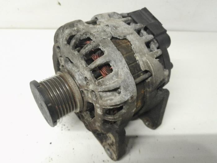 Begagnade Dynamo Renault Clio IV Estate/Grandtour (7R) 0.9 Energy TCE 12V Pris € 36,75 Marginaltabell erbjuds av Reclycar De Boer BV